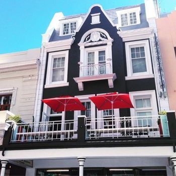 Daddy Long Legs Art Hotel