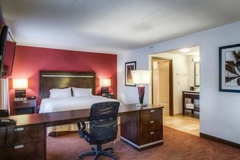 Hampton Inn & Suites Detroit/Airport Romulus