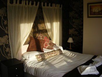Sandown Manor