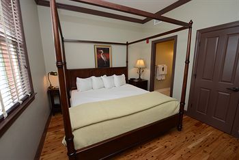 Water Street Hotel & Marina, Ascend Hotel Collection