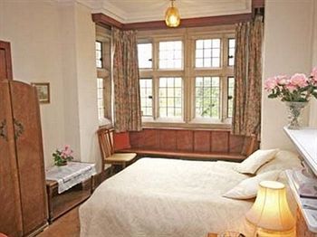 Cleeve House