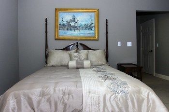 DeBary Inn