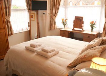 Linroy Guest House