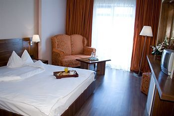 Hotel Phoenicia Express