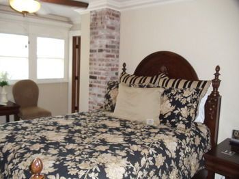 THE BRANSON HOUSE - BED AND BREAKFAST - ADULT ONLY