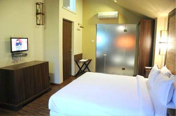 Golden Amoon Resort