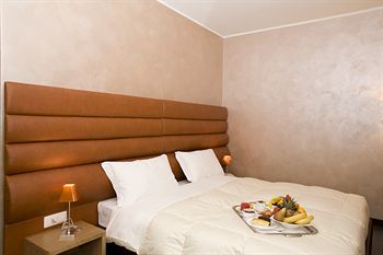 Base Hotel