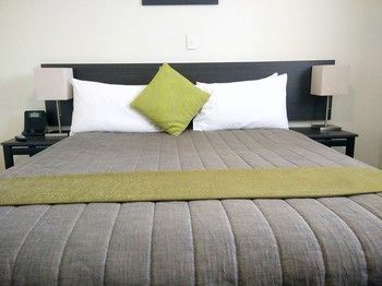 Airport Palms Motel