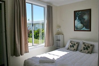Pohara Beachfront Motel