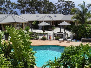 Robyn's Nest Lakeside Resort