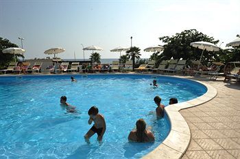 Eden Residence Club