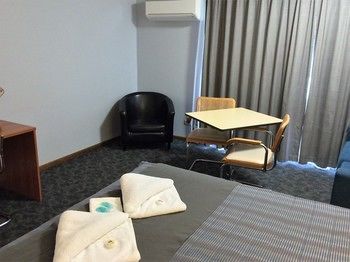 Town & Country Motor Inn