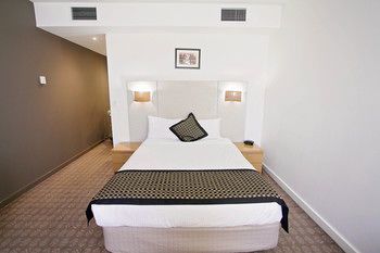 Golden Pebble Hotel