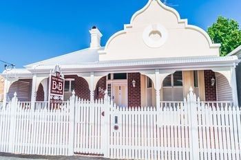 Heritage Cottage Bed And Breakfast