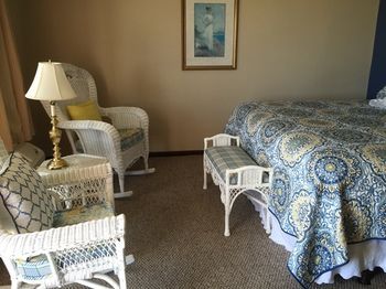 Crest Country Inn