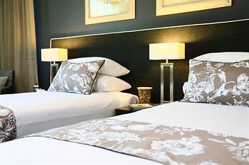 Springfield Lakes Boutique Hotel