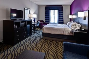 Holiday Inn Express Hutchison, an IHG Hotel
