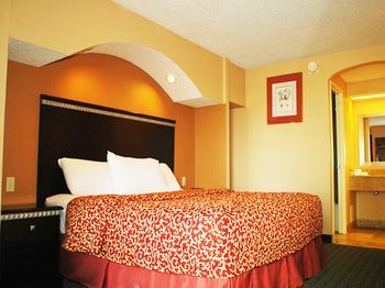 Scottish Inn & Suites-Allentown