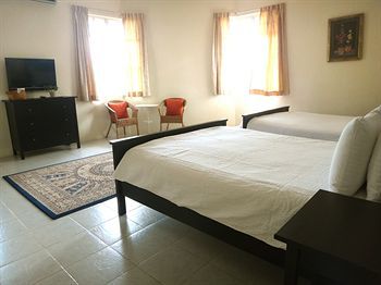 Rumah Putih B & B