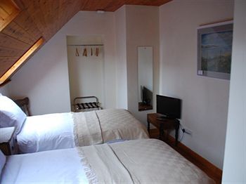 Carbery Cottage Guest Lodge