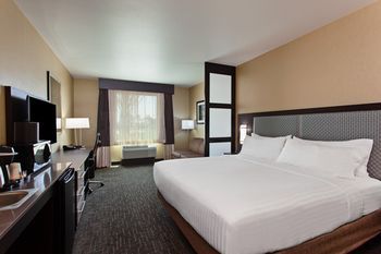 Holiday Inn Express & Suites Anaheim Resort Area, an IHG Hotel