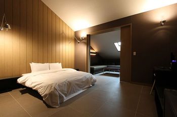 Valentine Hotel