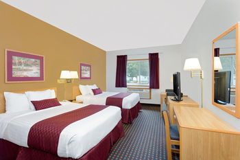 Ramada by Wyndham Richland Center