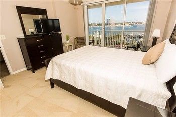 Waterview Towers Yacht Club by Holiday Isle