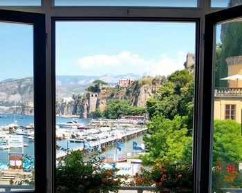 Surriento Suites
