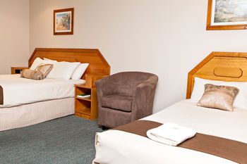 Hilltops Retreat Motor Inn