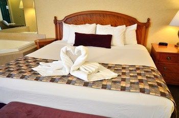 Skaneateles Suites