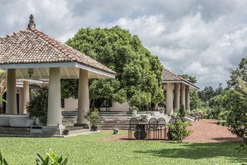 Villa Mayurana by Edwards Collection