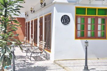 Sidewalk Boutique Hotel