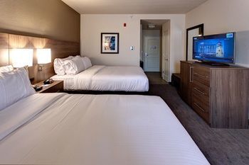 Holiday Inn Express & Suites Great Bend, an IHG Hotel