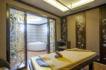 Muong Thanh Luxury Nhat Le Hotel