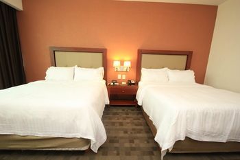 Holiday Inn & Suites Plaza Mayor, an IHG Hotel