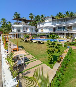 Stone Wood Riverfront Resort, Siolim River