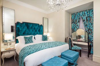 The Apartments by The Sloane Club