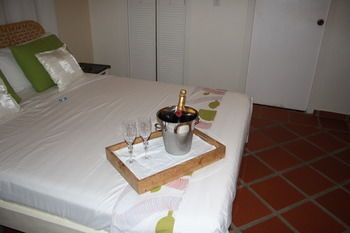 Karibu Aruba Boutique Hotel