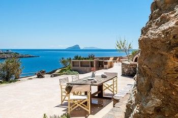 Plaka's Villa with Breathtaking Acropolis View