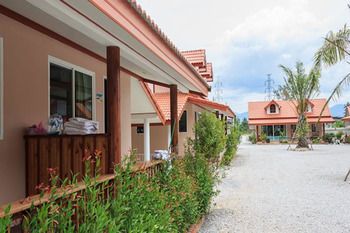 Khaolom Resort