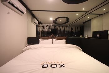 Box Hotel