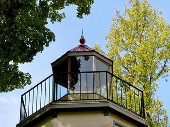 The Harbor Light Inn