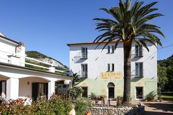 La Corte Natural Resort