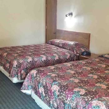 Holiday Pines Motel