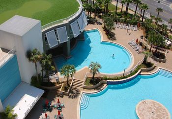 Laketown Wharf Resort by Emerald View Resorts