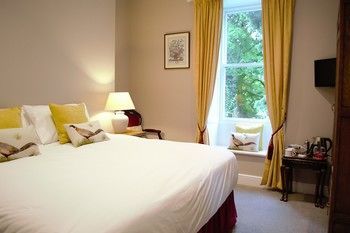 Lowbyer Manor Country House