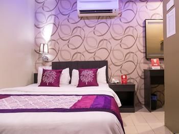 OYO 176 Hotel Q Inn