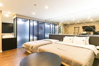 Louis Hotel