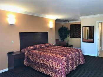 Fullerton Lodge